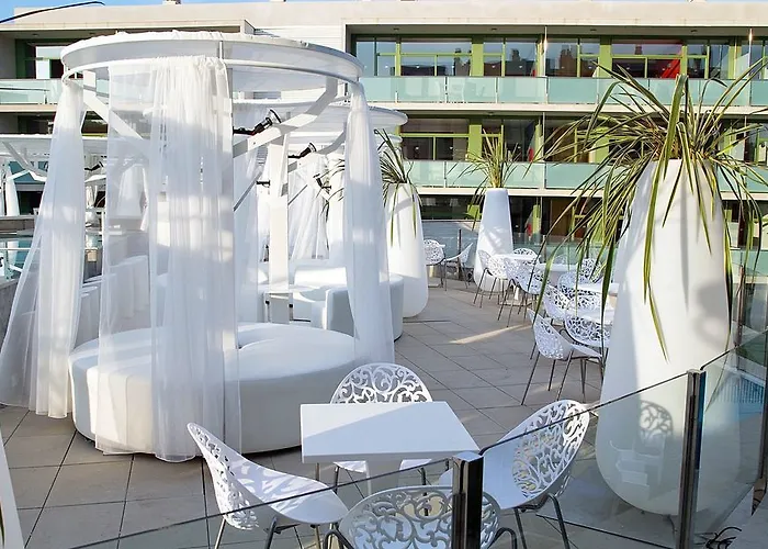 Four Elements Aparthotel 4*