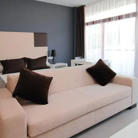 Four Elements Aparthotel 4*