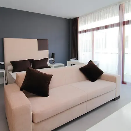 Апарт-отель Four Elements 4*