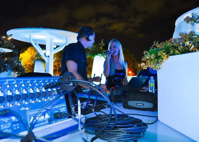 Four Elements מלון דירות סאלו