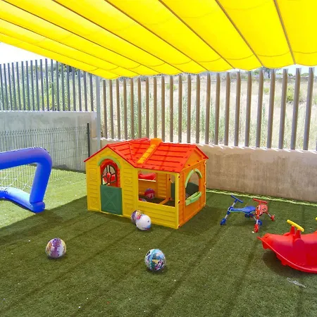 アパートホテル Four Elements 4*