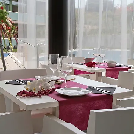 Ξενοδοχείο με διαμερίσματα Four Elements