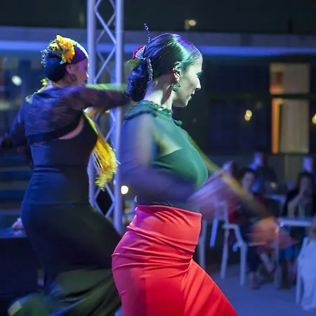 Ξενοδοχείο με διαμερίσματα Four Elements Σαλού