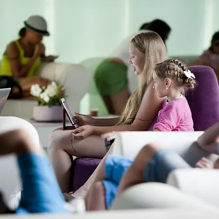 アパートホテル Four Elements 4*