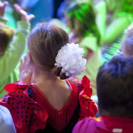 アパートホテル Four Elements サロウ