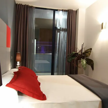 Ξενοδοχείο με διαμερίσματα Four Elements Σαλού