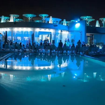 Ξενοδοχείο με διαμερίσματα Four Elements