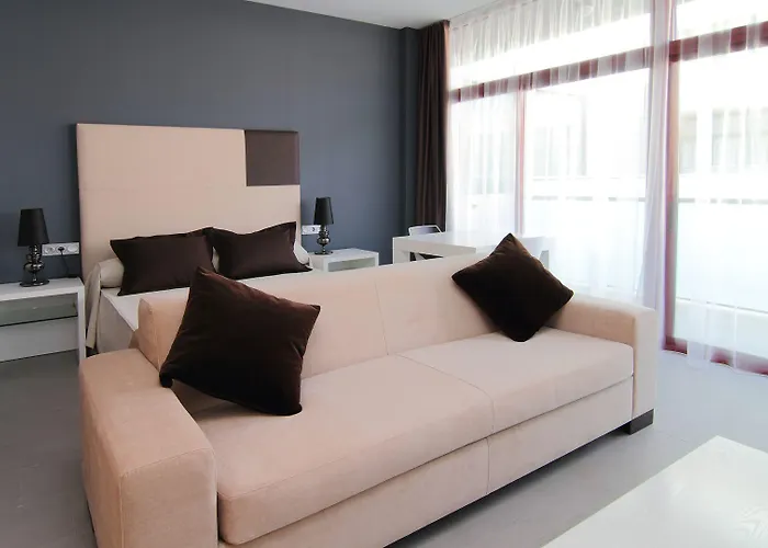 Four Elements Aparthotel 4*